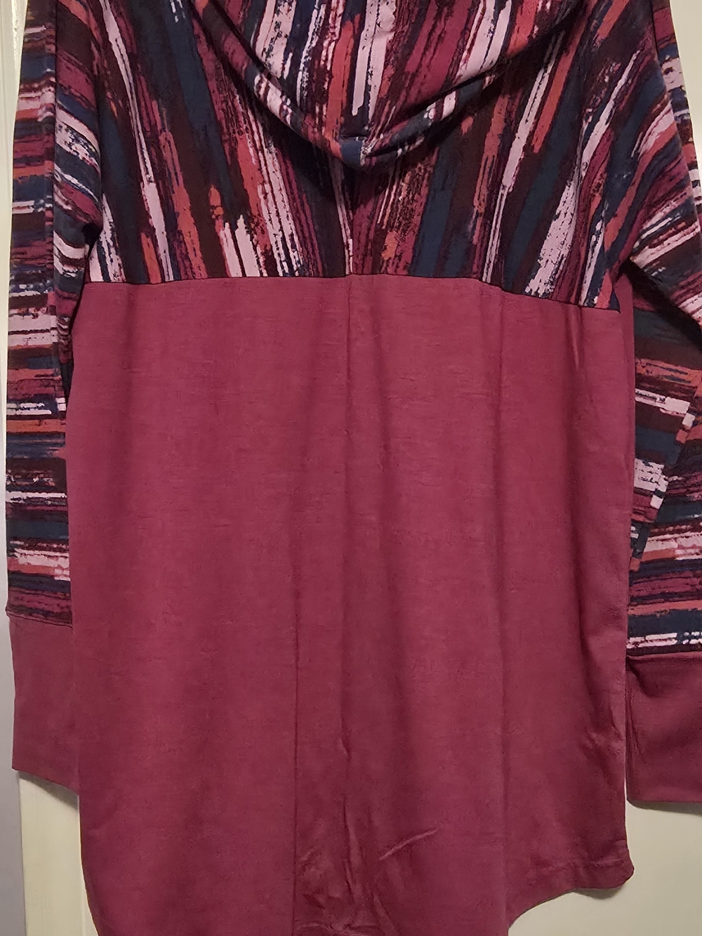 LuLaRoe Raspberry Crewneck Raglan Pullover - Picture 3 of 3